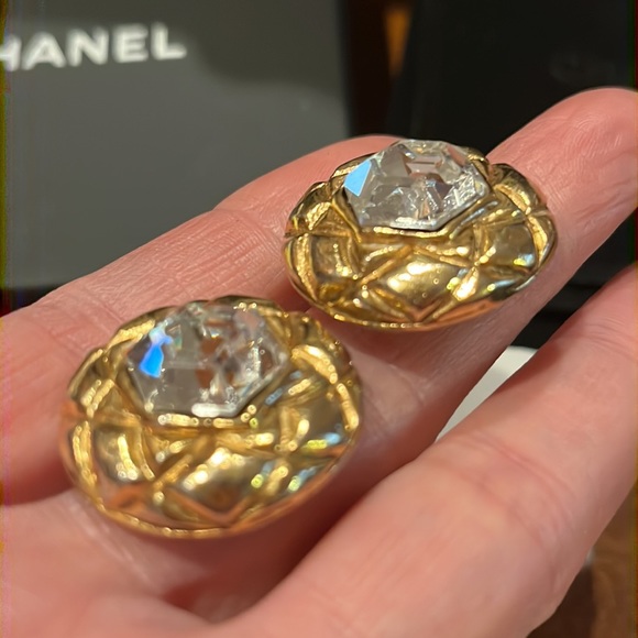 Stunning authentic vintage Chanel faceted crystal & gold clip on earrings & box - Picture 9 of 17